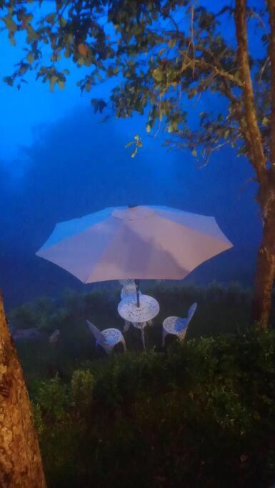 Cabana Con Banera Y Chimeneas En Puesta De Sol El Pacifico Екстериор снимка